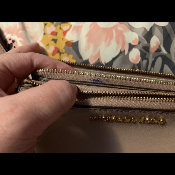 Light pink/nude Michael Kors double zip case - Picture 4 of 5